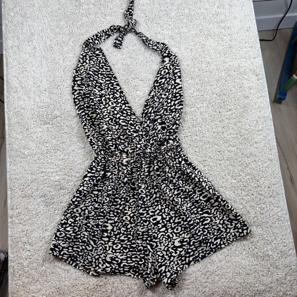 Beginning Boutique Halter Romper Women M Black Cream Leopard Print NWT Pockets
